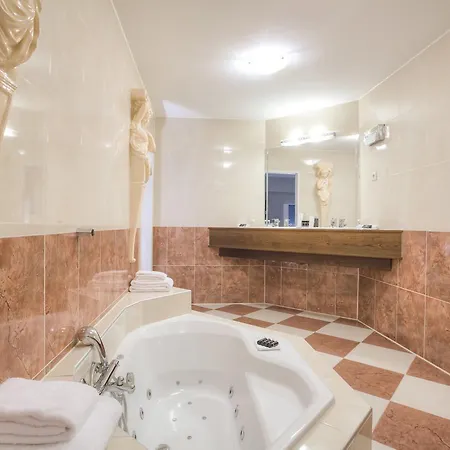 Leonardo Center Former Crown Hotel 4*