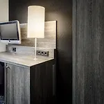 Leonardo Center 4*