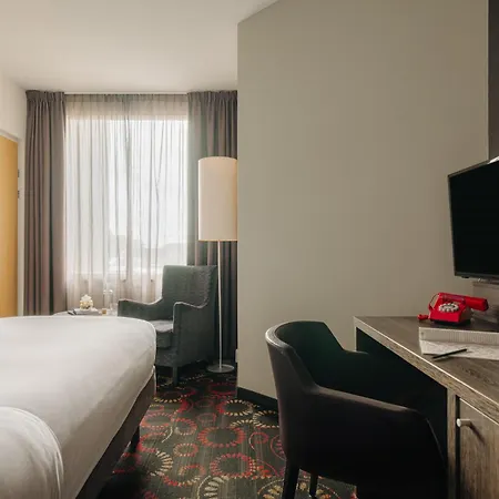 Leonardo Center Former Crown 4*