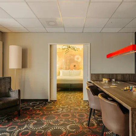 Leonardo Center 4*