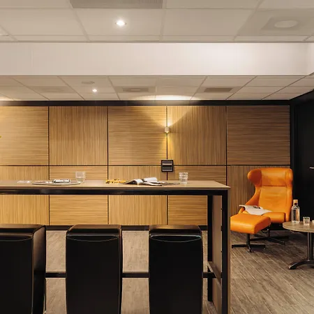 Crown Centre Hotel 4*