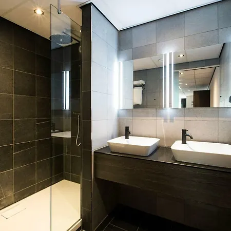 Leonardo Center Former Crown 4* Eindhoven