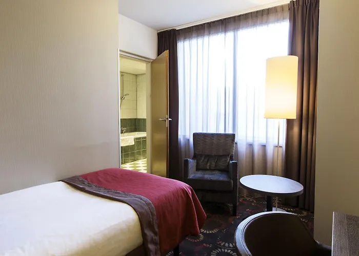 Hotel Crown Centre 4*