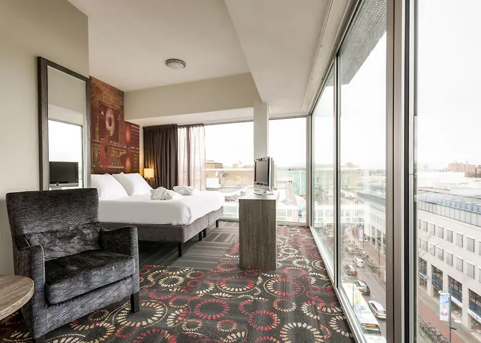 Crown Centre Hotel 4*